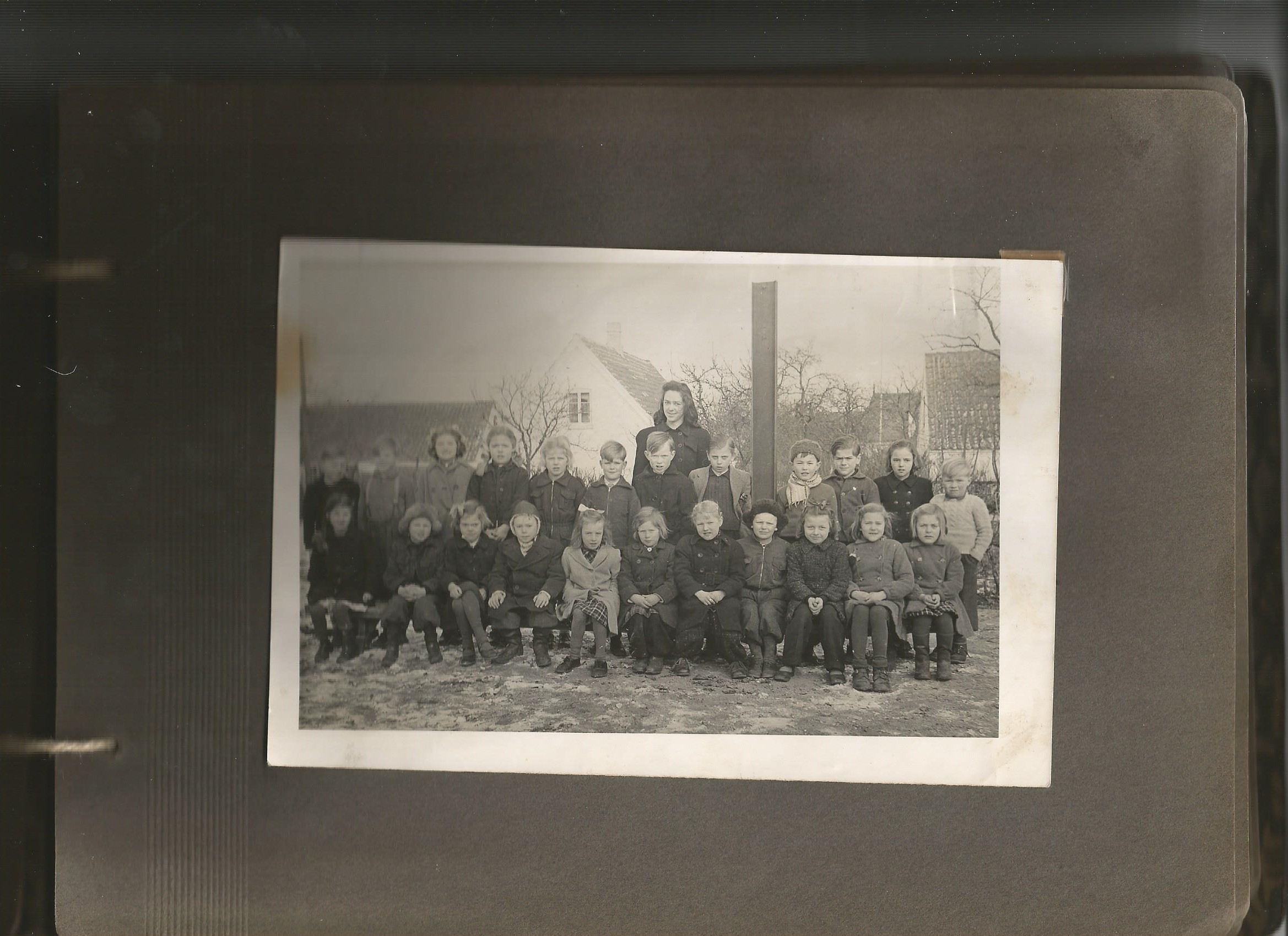 Gitte og Birthe Andersen, Landet skole, 1949?